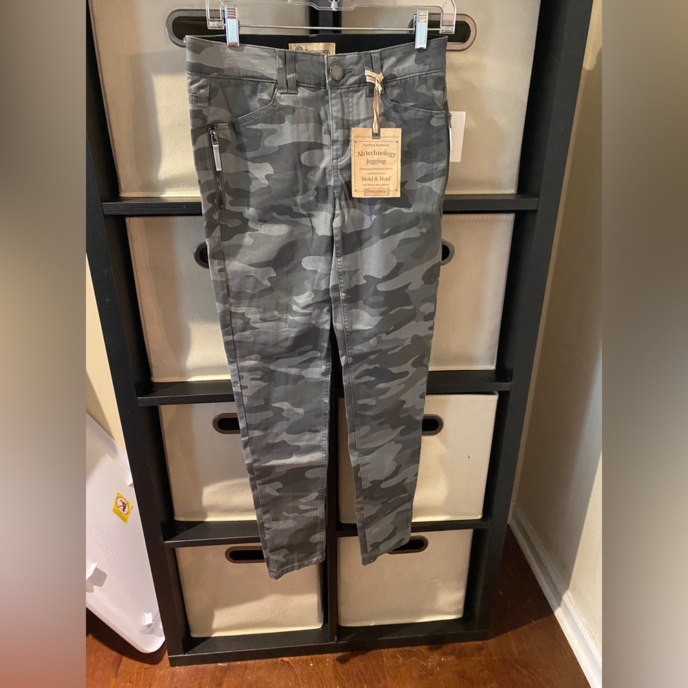 NWT Democracy camo pants ankle length size 4